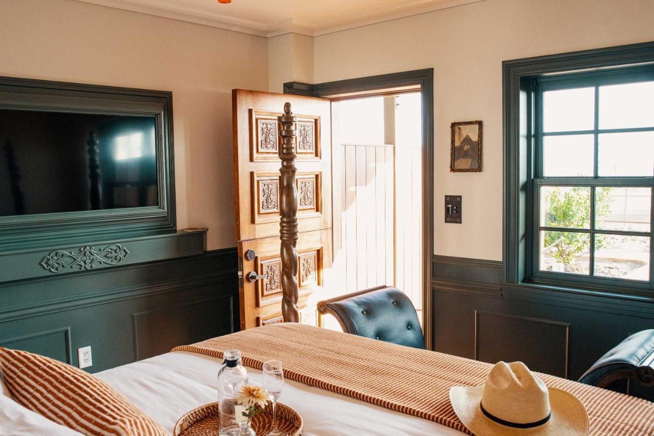 El Caminante Bar & Hotel